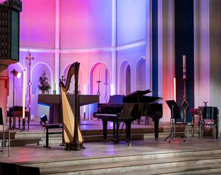 Kirche-innen_buehne_01